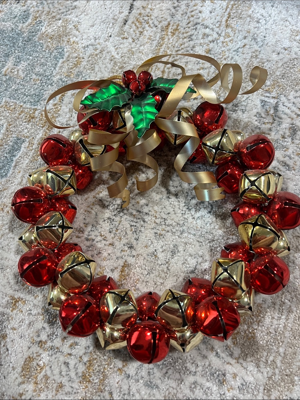 Festive Red and Gold Jingle Bell Holiday Wreath - Christmas decorations z28